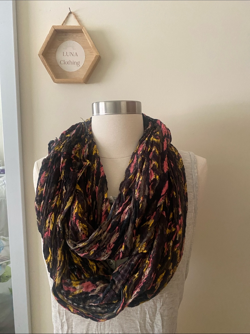 Crowl- Neck Scarf